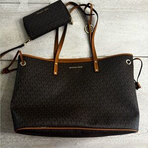 Brown Michael Kors Tote with matching wallet